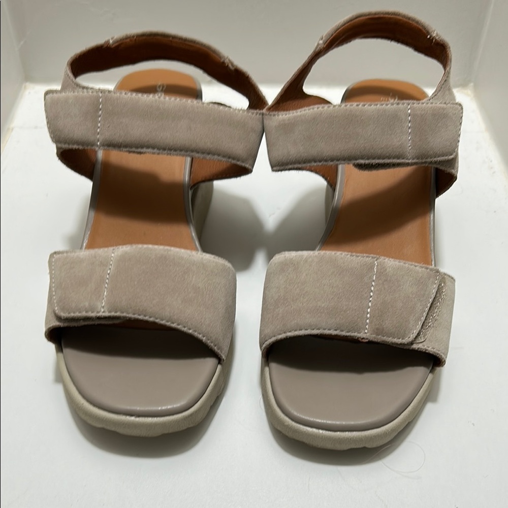 Women's GEOX beige sandal size 38